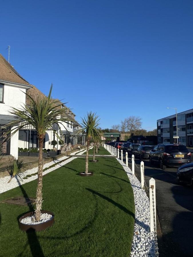 The Relais Cooden Beach Bexhill-on-Sea Bagian luar foto
